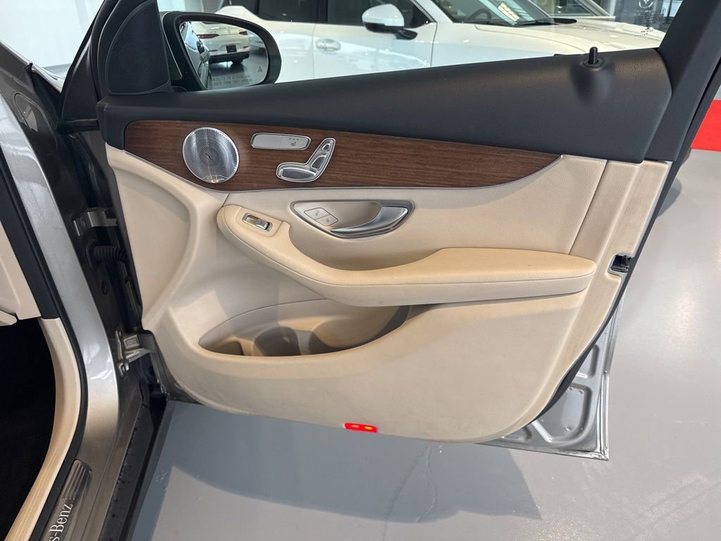 Used 2020 Mercedes-Benz GLC 300 4MATIC image 26