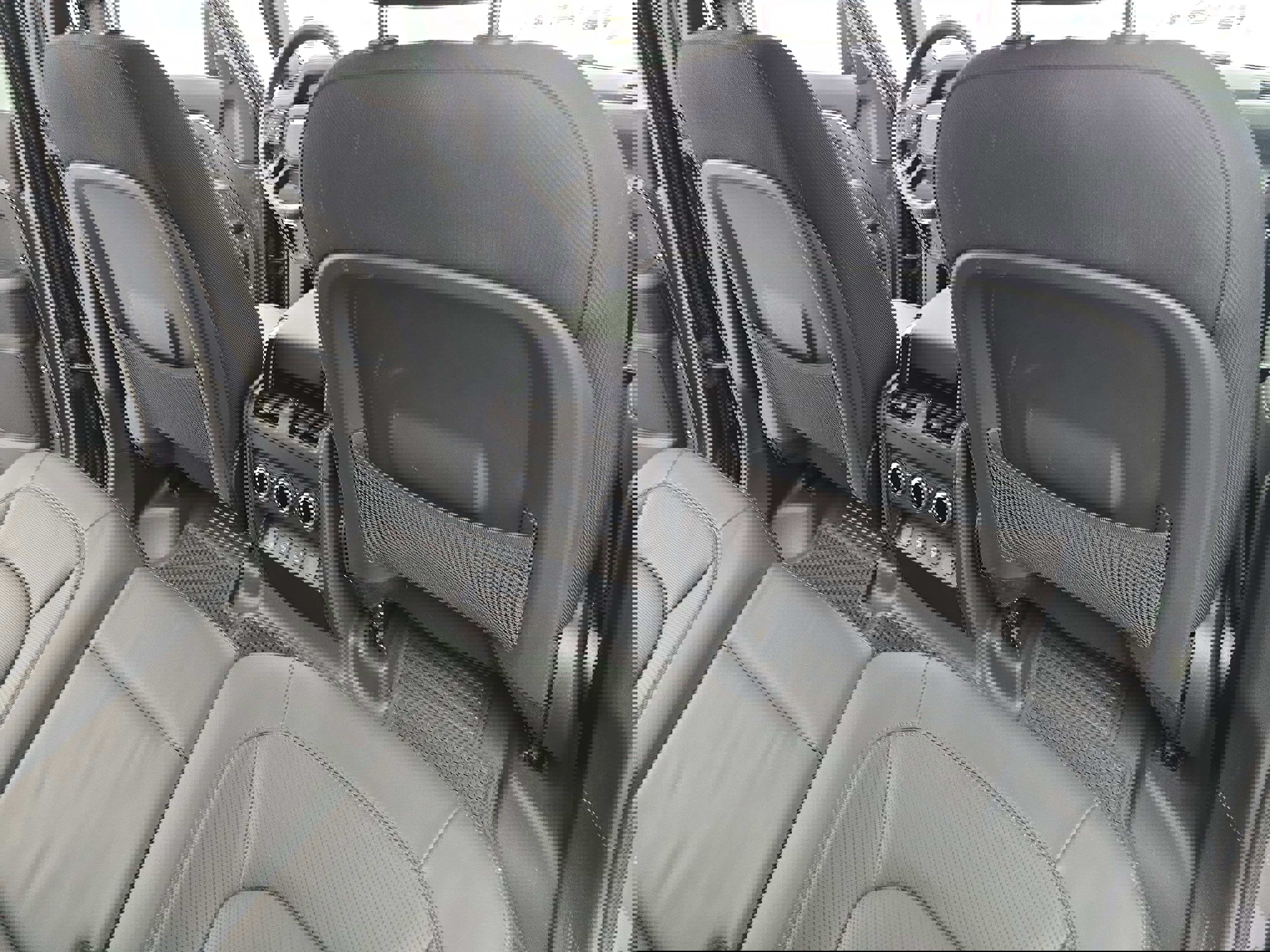 Certified 2025 Land Rover Defender 110 V8 image 11