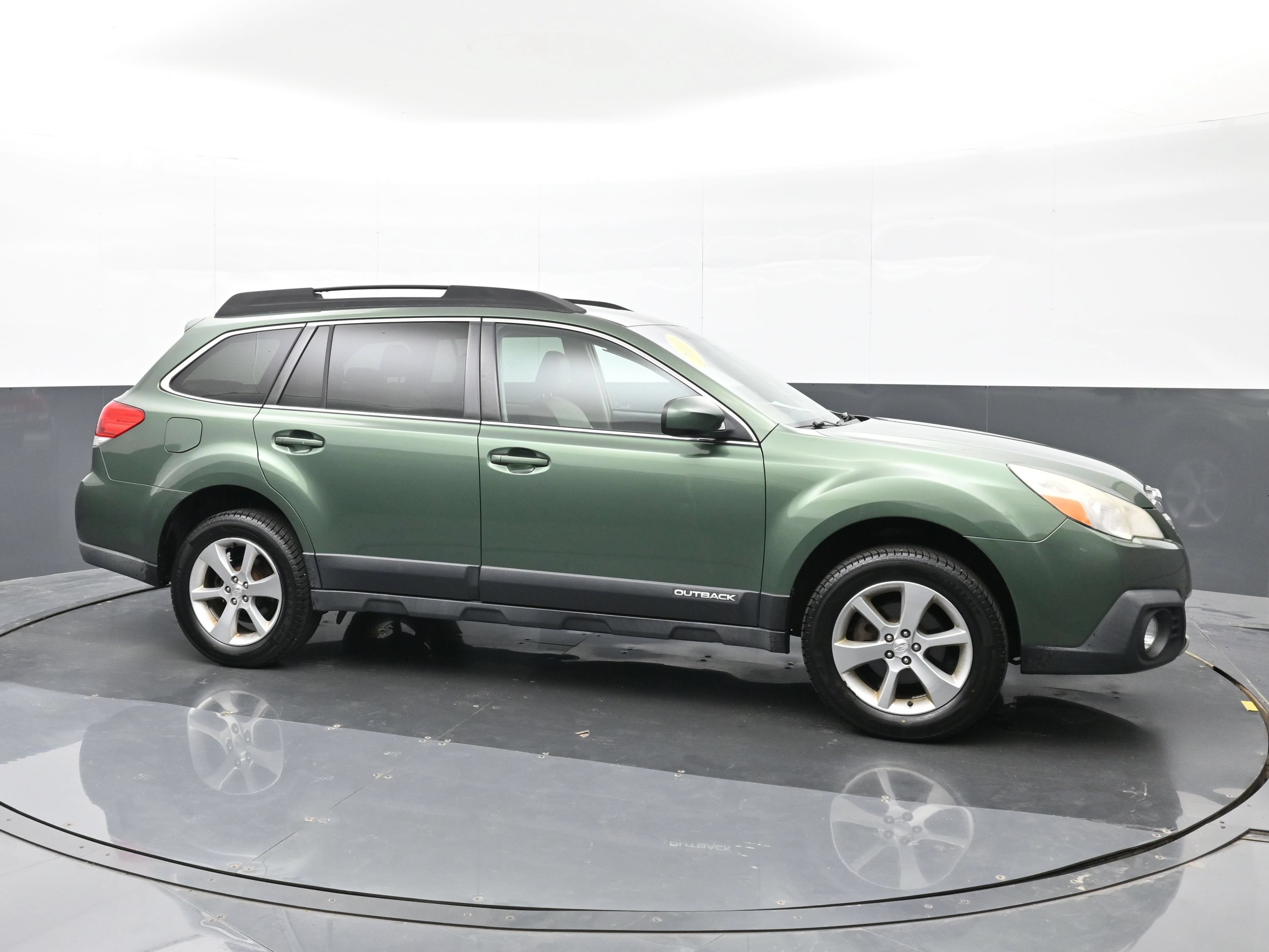 Used 2013 Subaru Outback 2.5i Limited w/ Moonroof Pkg AWD/4WD image 5