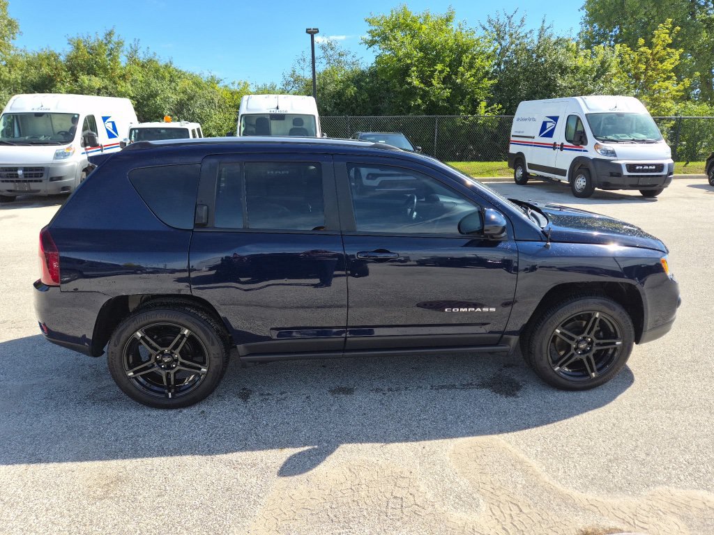 Used 2017 Jeep Compass Latitude FWD image 4
