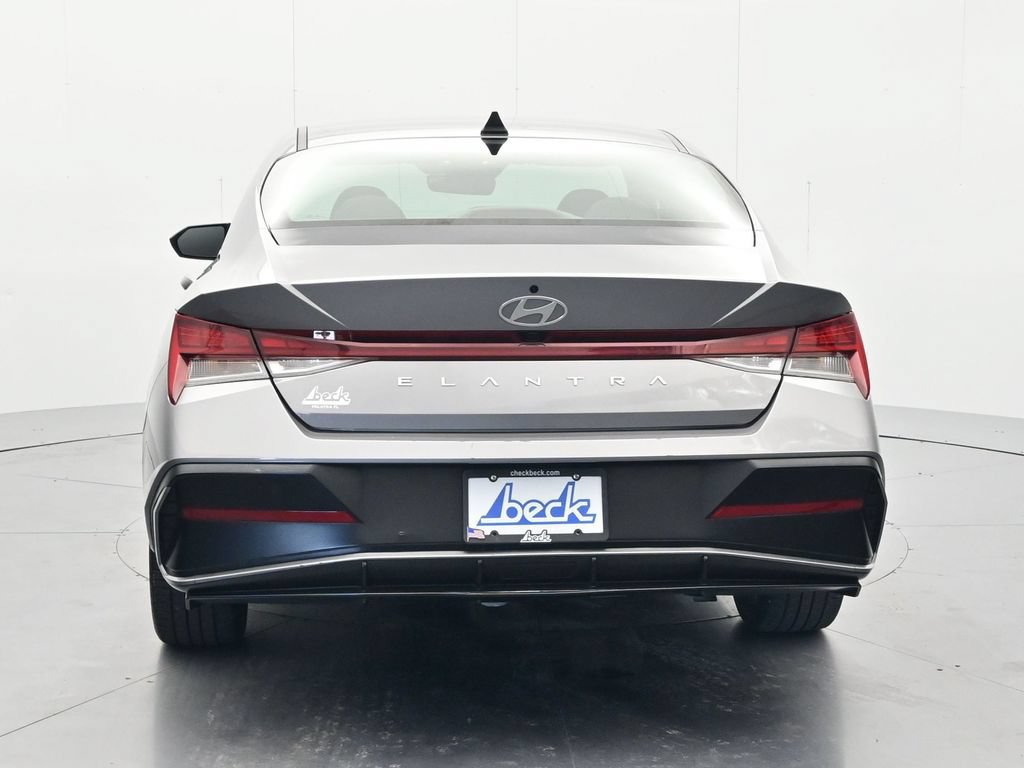 Used 2025 Hyundai Elantra SEL FWD image 6