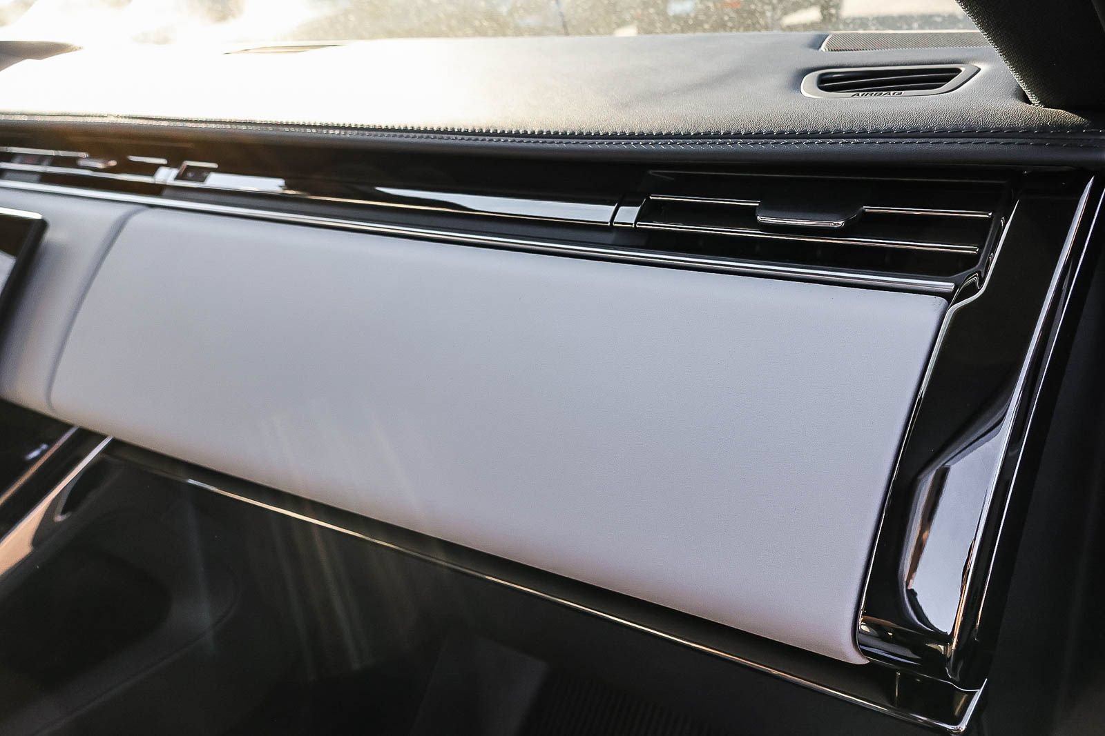 New 2026 Land Rover Range Rover Sport SE AWD/4WD image 18