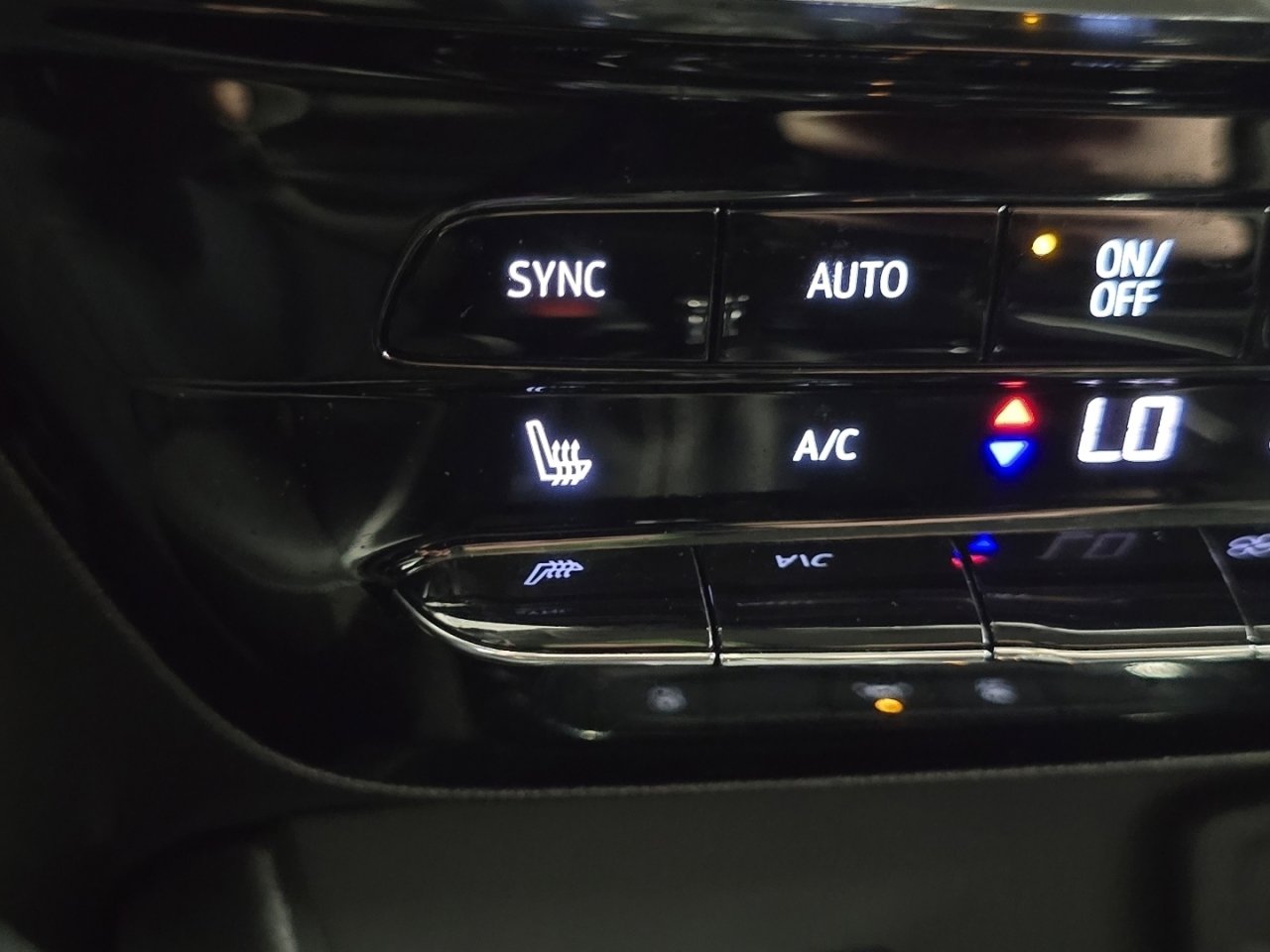 Used 2024 Buick Encore GX Avenir w/ Avenir Convenience Package image 7