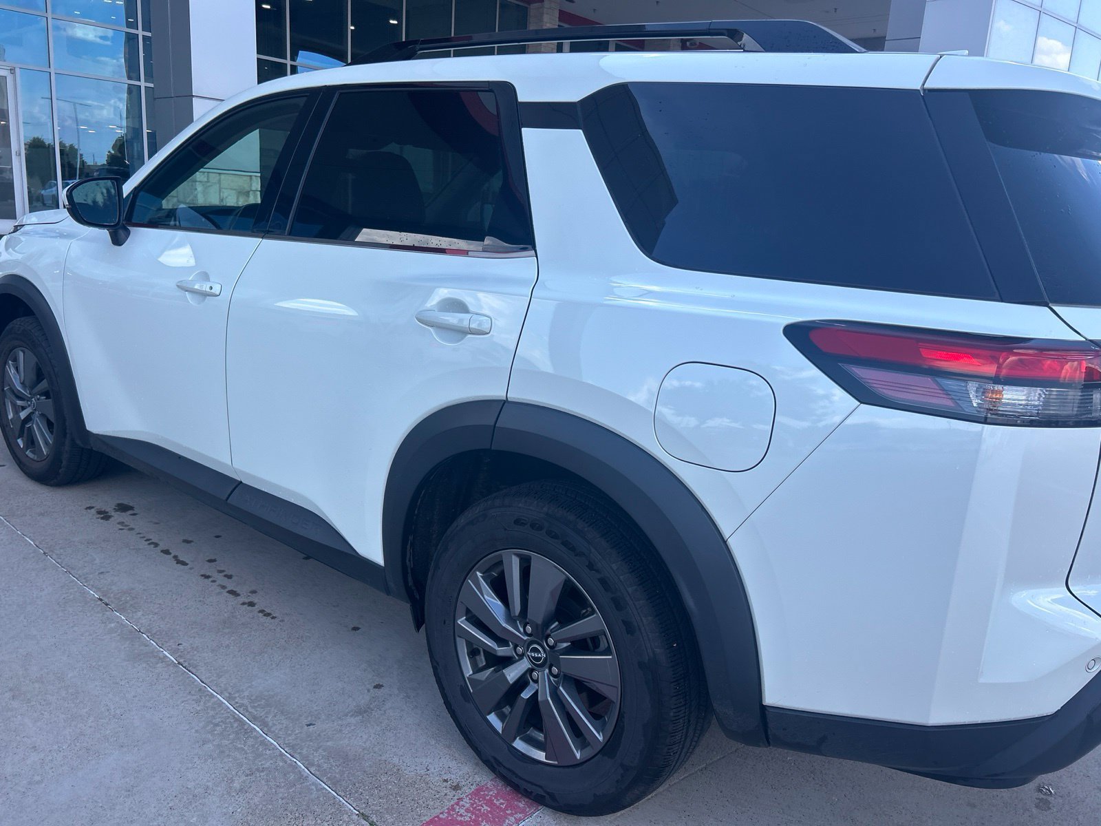 Used 2024 Nissan Pathfinder SV FWD image 12