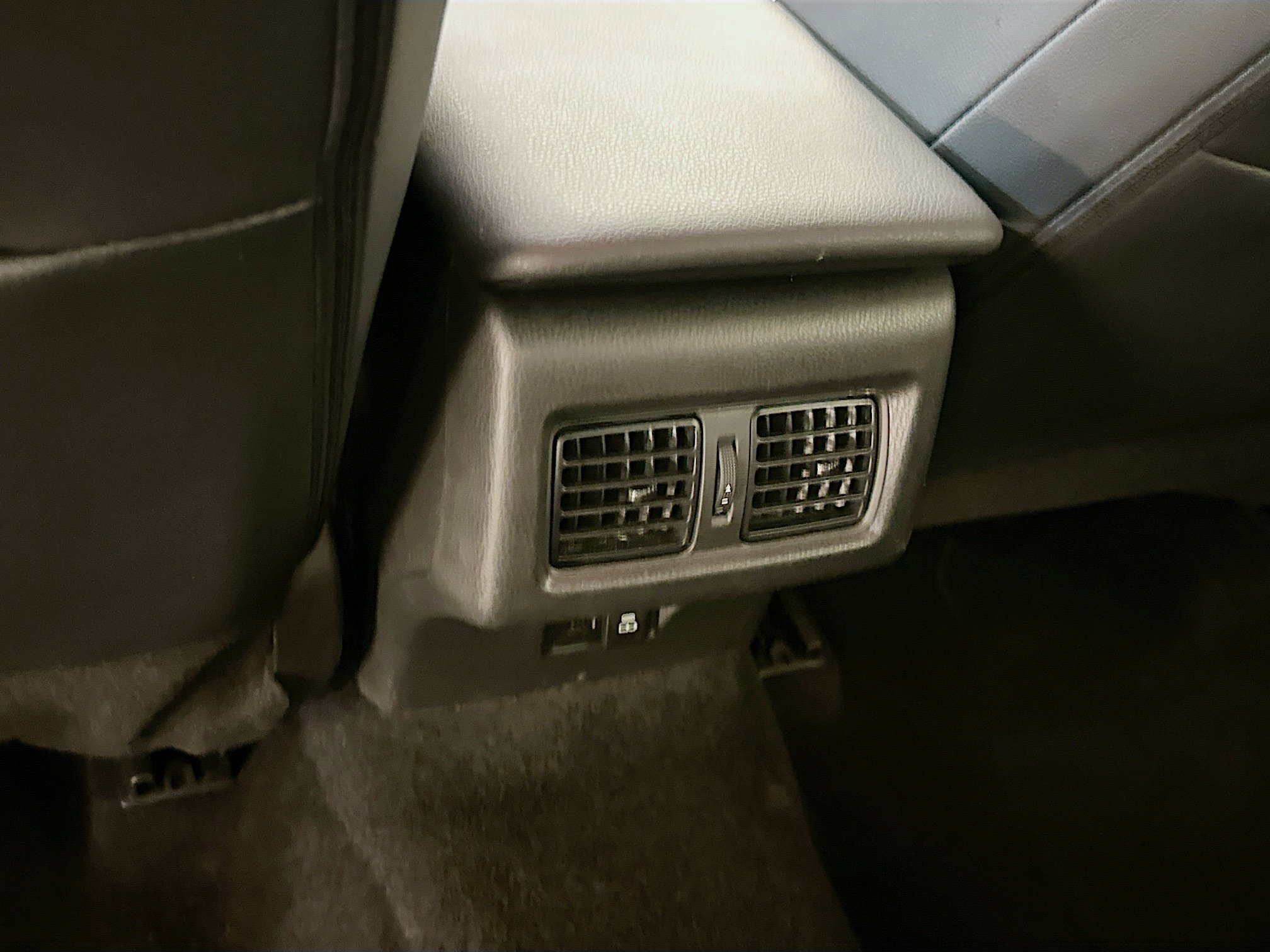 Used 2025 Toyota Camry SE FWD image 28