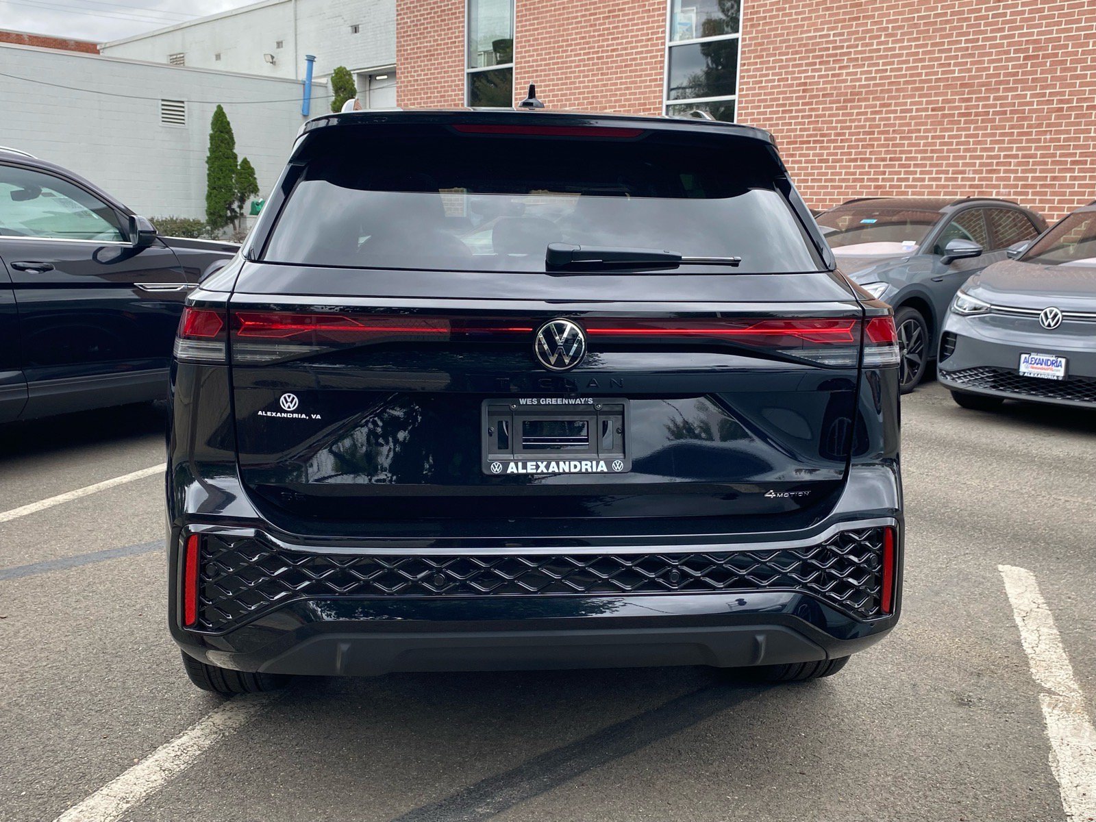 New 2026 Volkswagen Tiguan SE R-Line AWD/4WD image 3