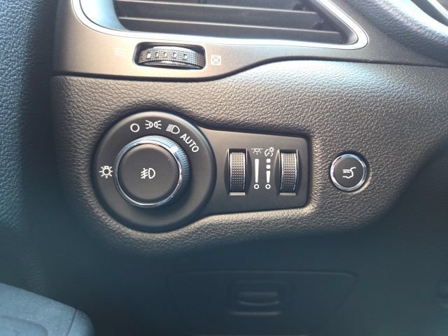 Used 2019 Jeep Cherokee Trailhawk AWD/4WD image 57