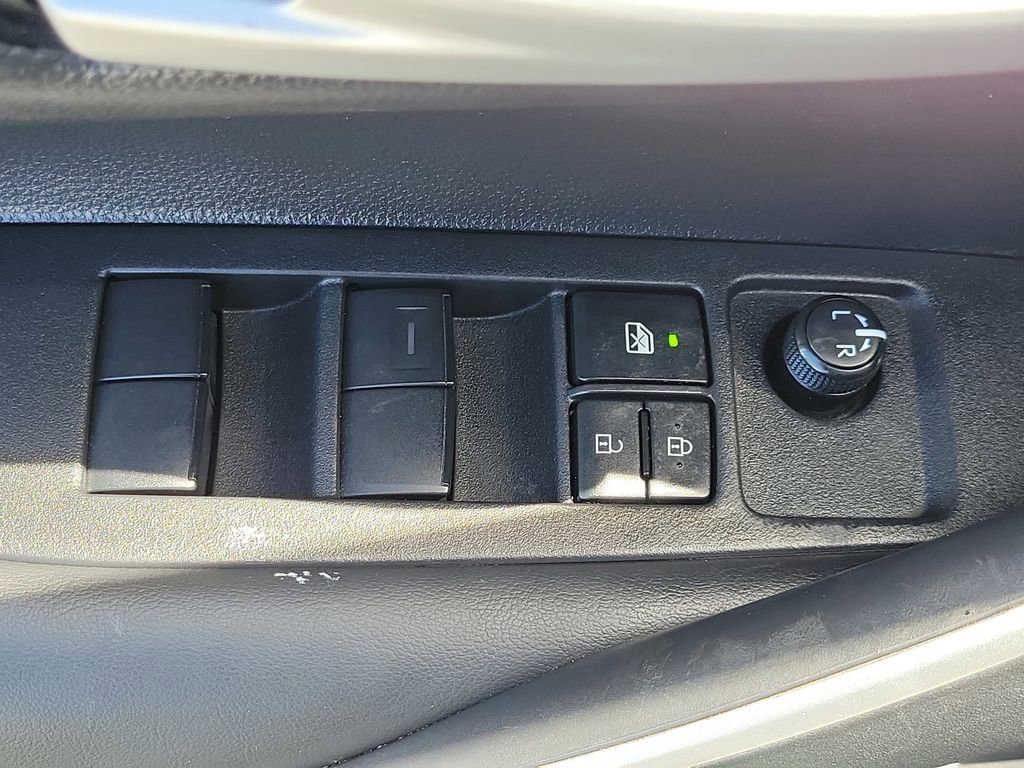 Used 2025 Toyota Corolla SE w/ SE Premium Package FWD image 24