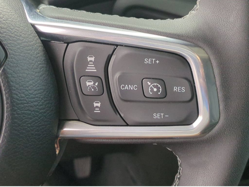Used 2025 Jeep Wrangler Unlimited Sahara w/ Safety Group AWD/4WD image 27