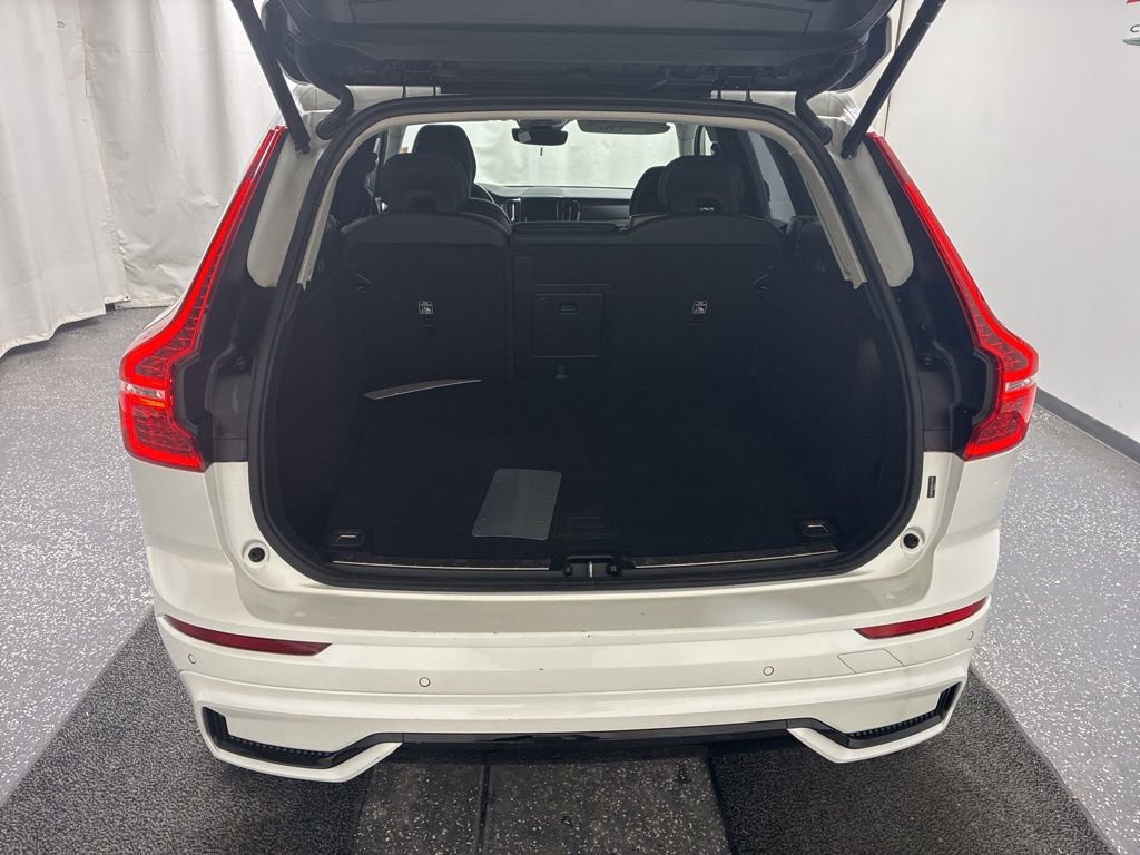 Used 2025 Volvo XC60 B5 Plus image 6