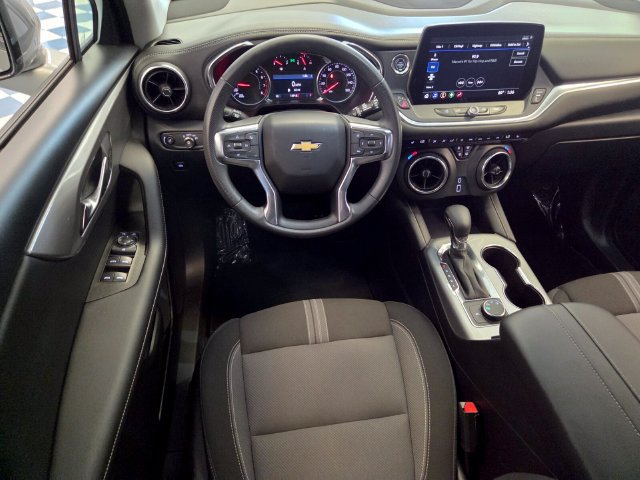 Used 2025 Chevrolet Blazer LT AWD/4WD image 13