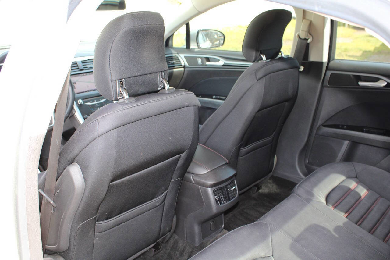 Used 2013 Ford Fusion SE image 28