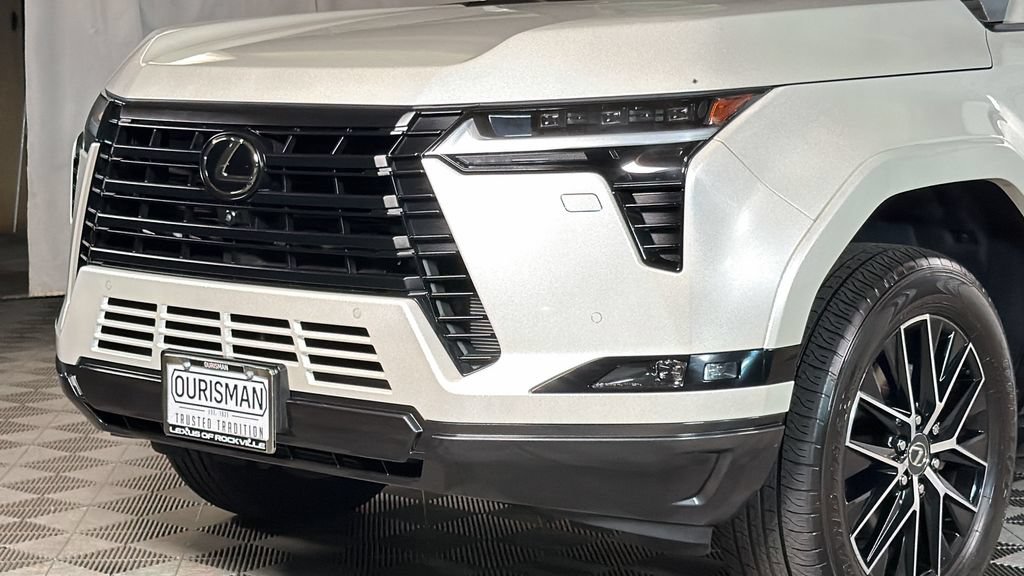 Used 2024 Lexus GX 550 w/ Accessory Package (Z1) AWD/4WD image 3