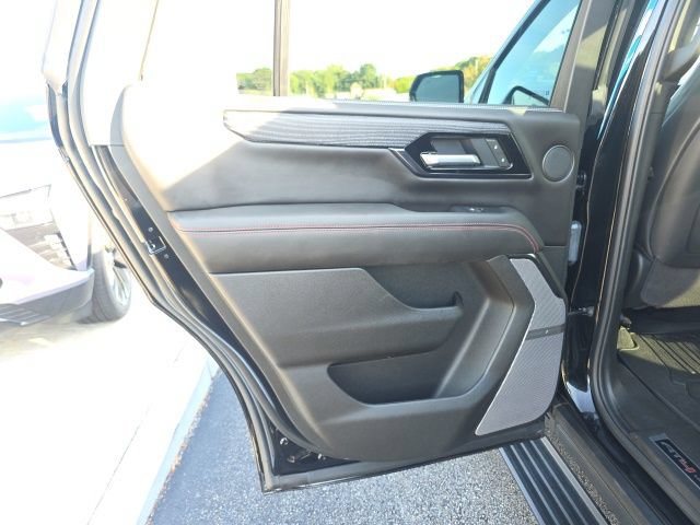 Used 2025 GMC Yukon AT4 Ultimate AWD/4WD image 28