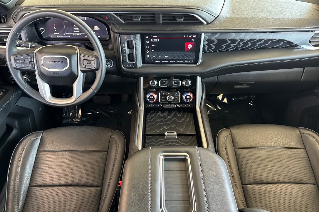 Used 2023 GMC Yukon XL Denali AWD/4WD image 12