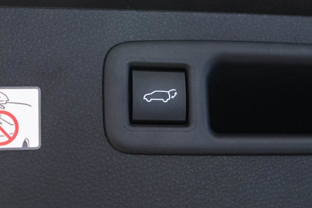 Used 2025 Toyota Highlander LE AWD/4WD image 34