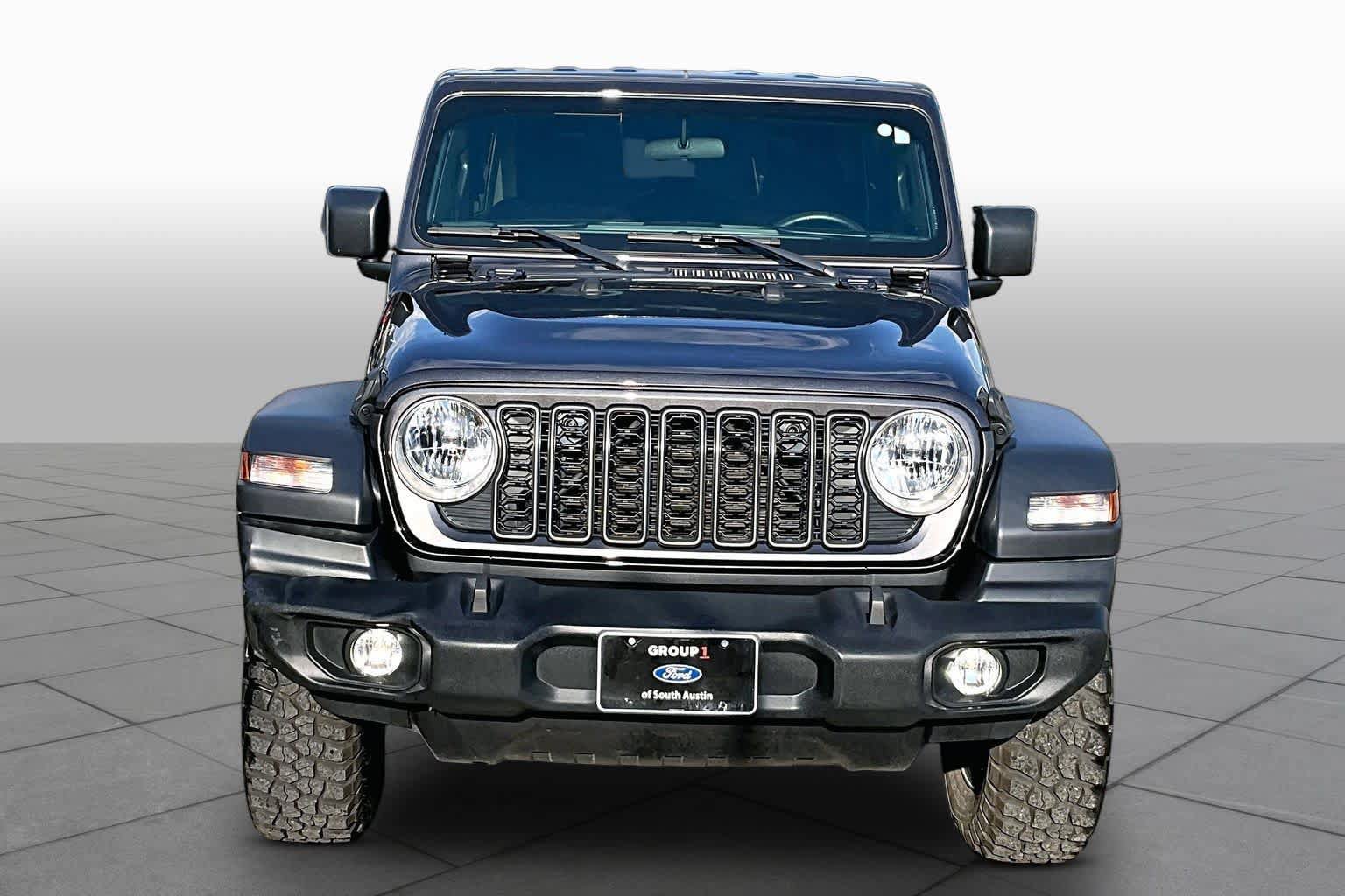 Used 2025 Jeep Wrangler Unlimited Sport AWD/4WD image 4