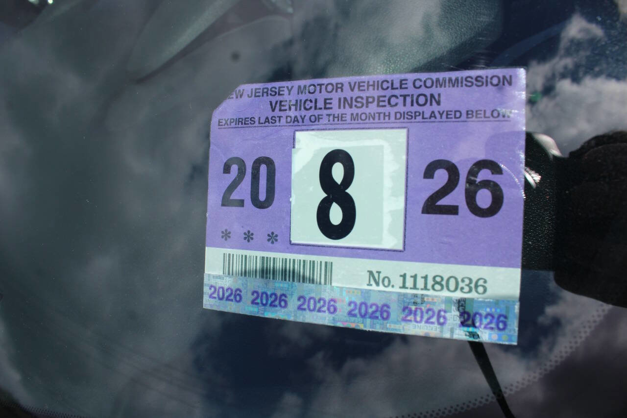 Used 2011 Nissan Juke SV w/ Interior Illumination Pkg image 18