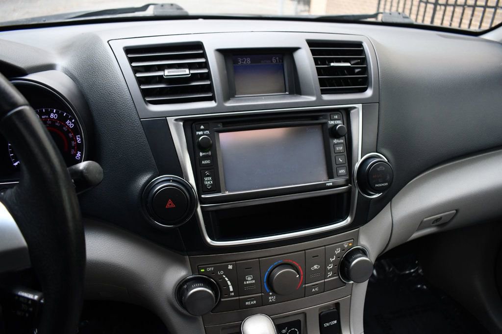 Used 2013 Toyota Highlander SE image 35