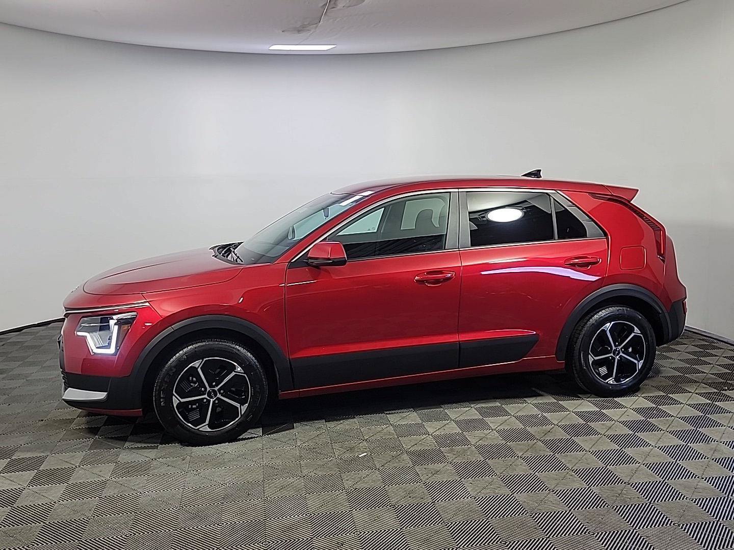 Used 2025 Kia Niro LX FWD image 11