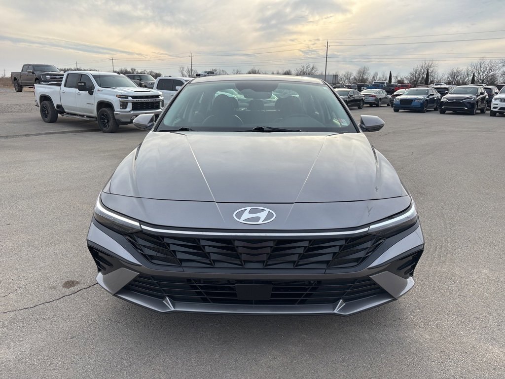 Used 2025 Hyundai Elantra Limited image 8