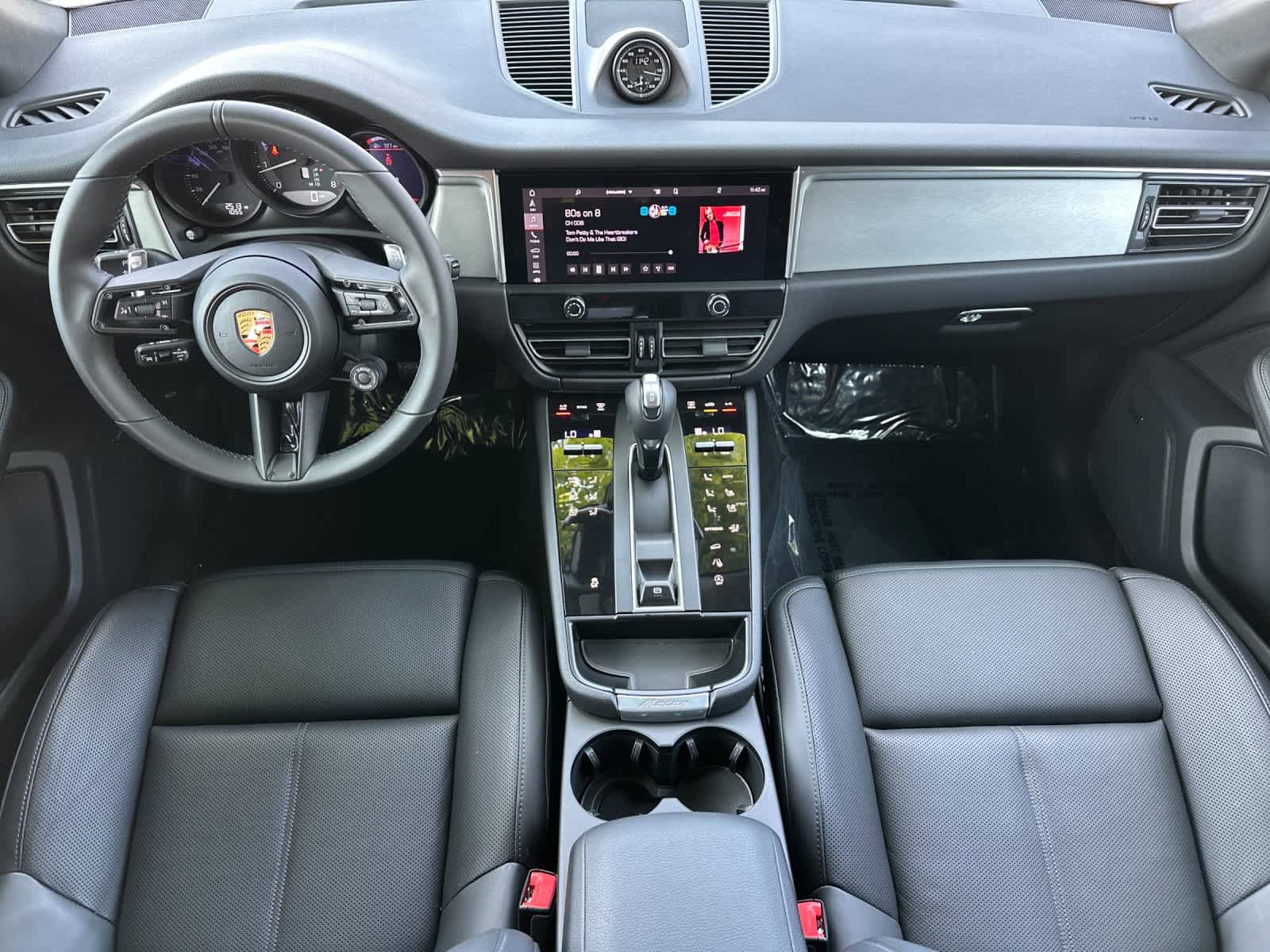 Certified 2026 Porsche Macan AWD/4WD image 6