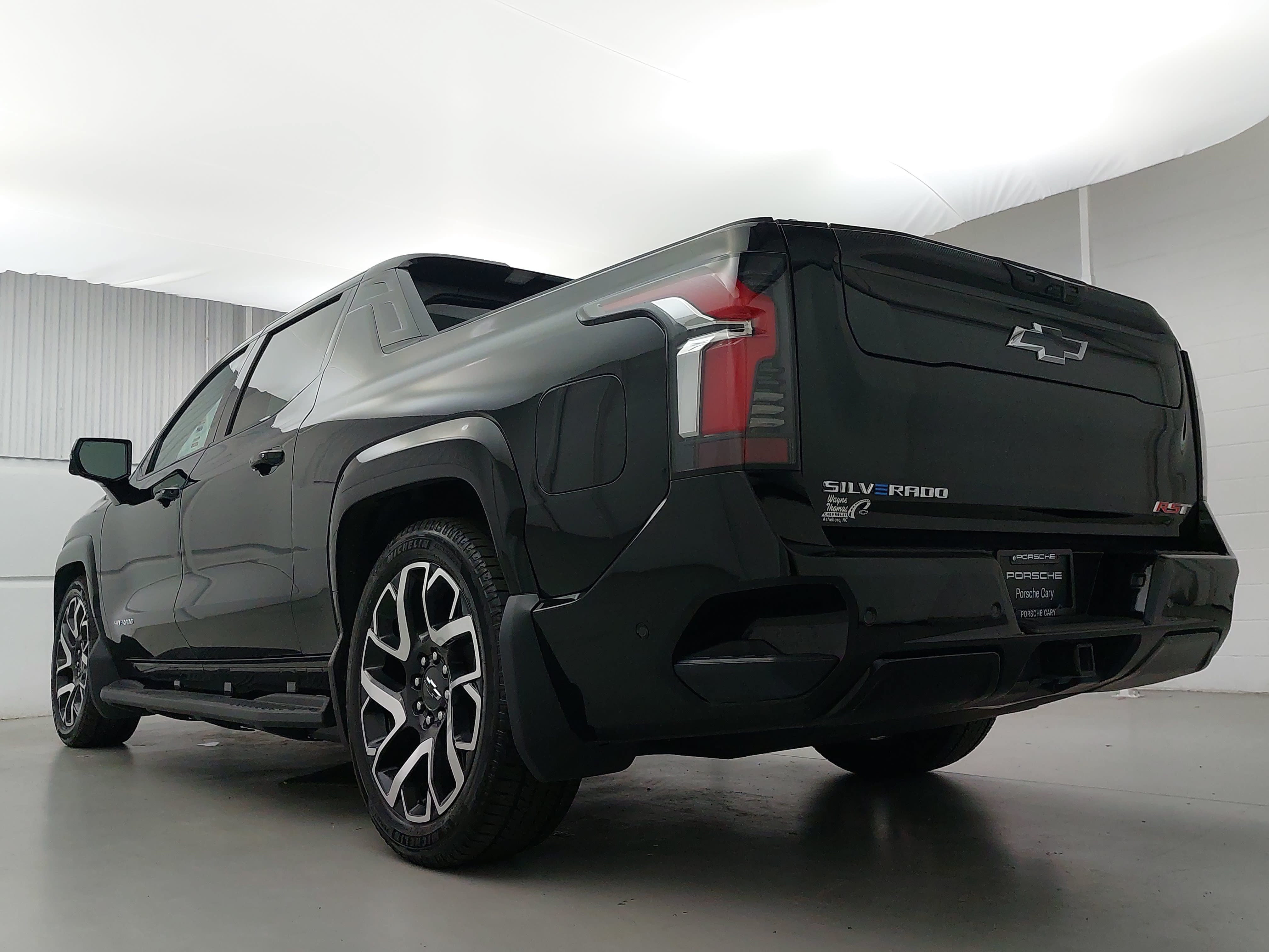 Used 2024 Chevrolet Silverado EV RST AWD/4WD image 3