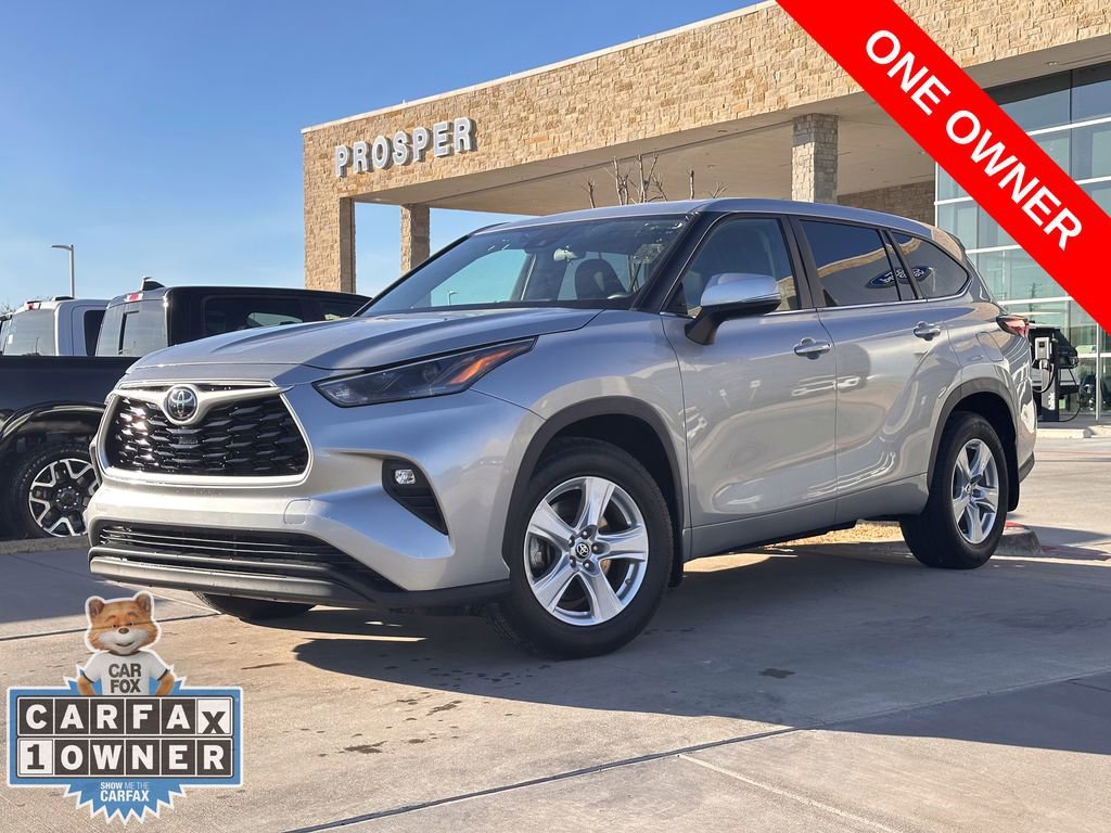 Used 2024 Toyota Highlander LE image 3