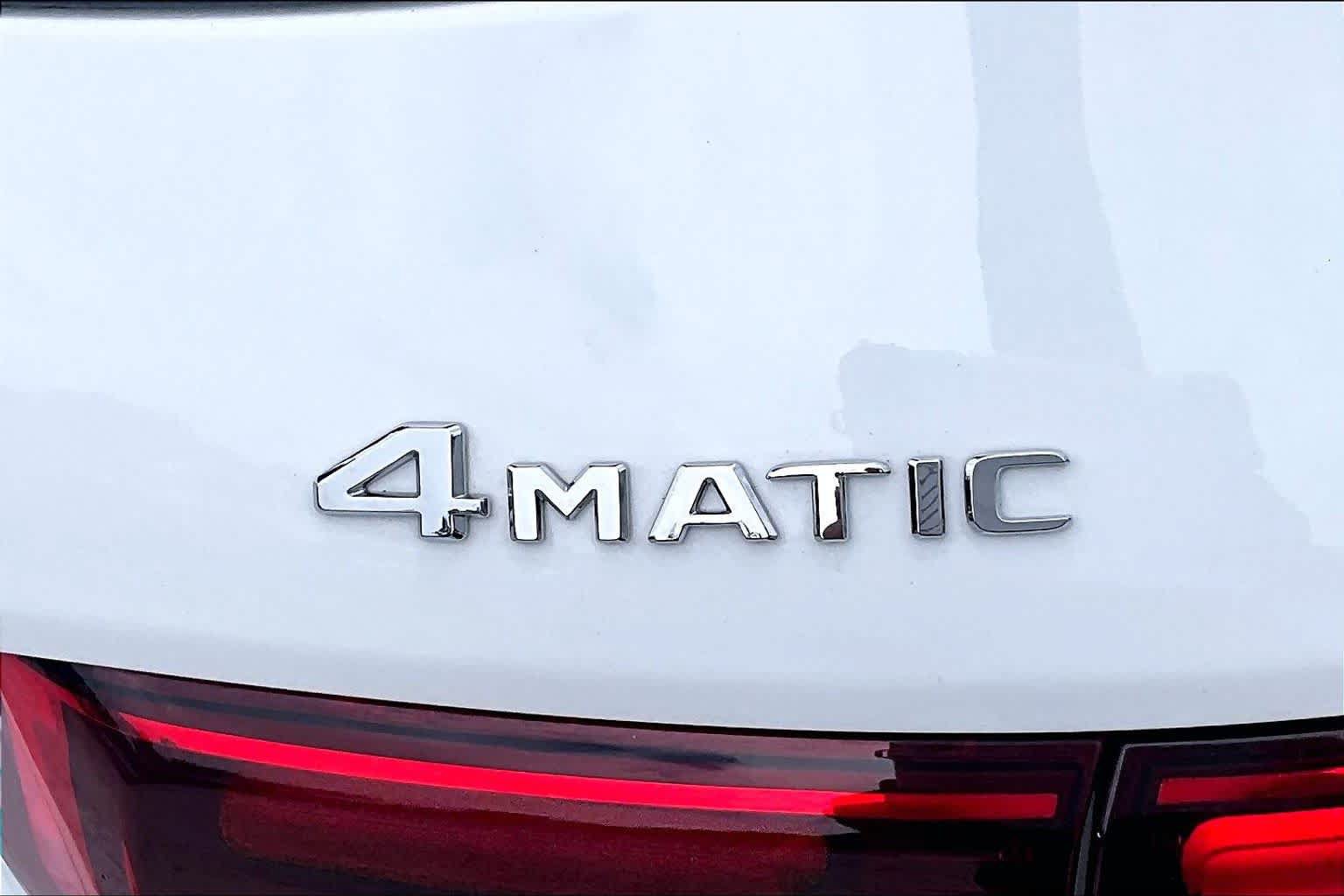 Used 2025 Mercedes-Benz GLB 250 4MATIC image 10