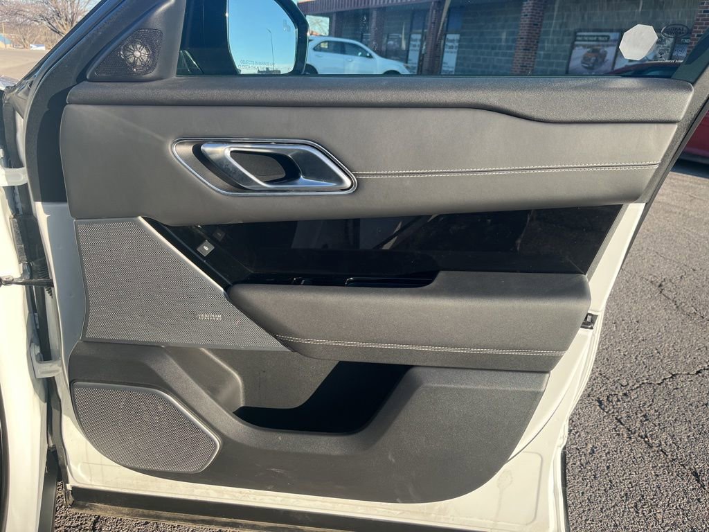 Used 2023 Land Rover Range Rover Velar R-Dynamic S image 30