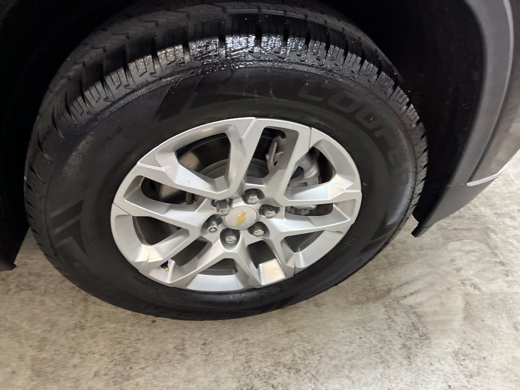 Used 2021 Chevrolet Traverse LT FWD image 38