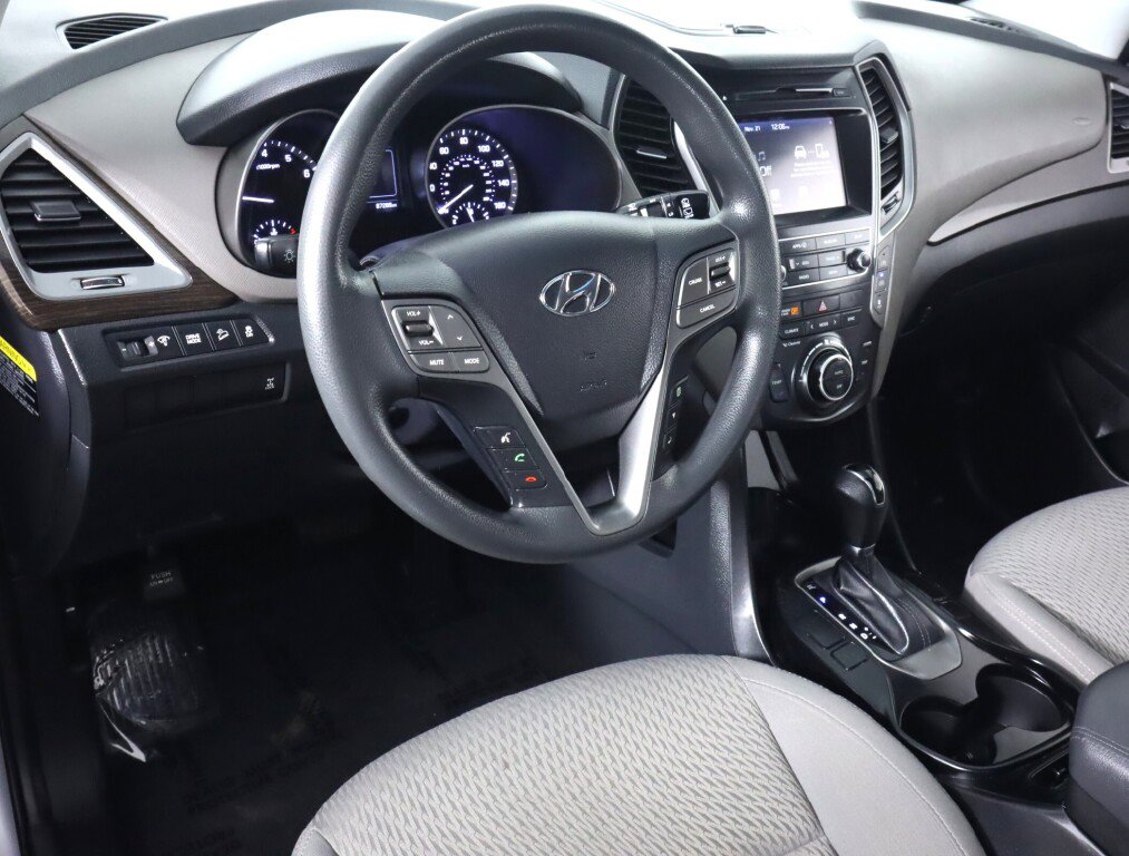 Used 2019 Hyundai Santa Fe XL SE image 9