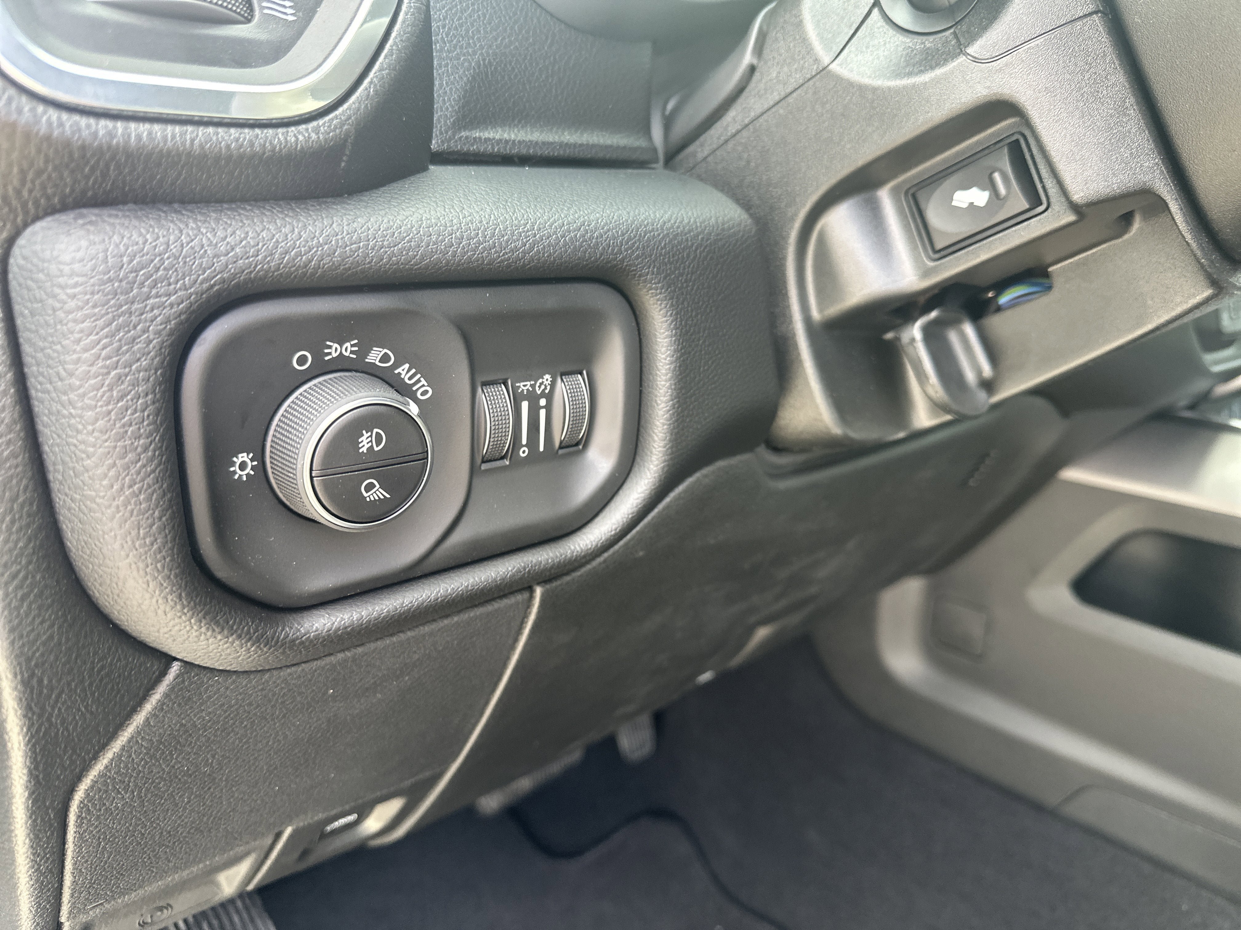 New 2026 RAM 2500 Laramie w/ Night Edition AWD/4WD image 33