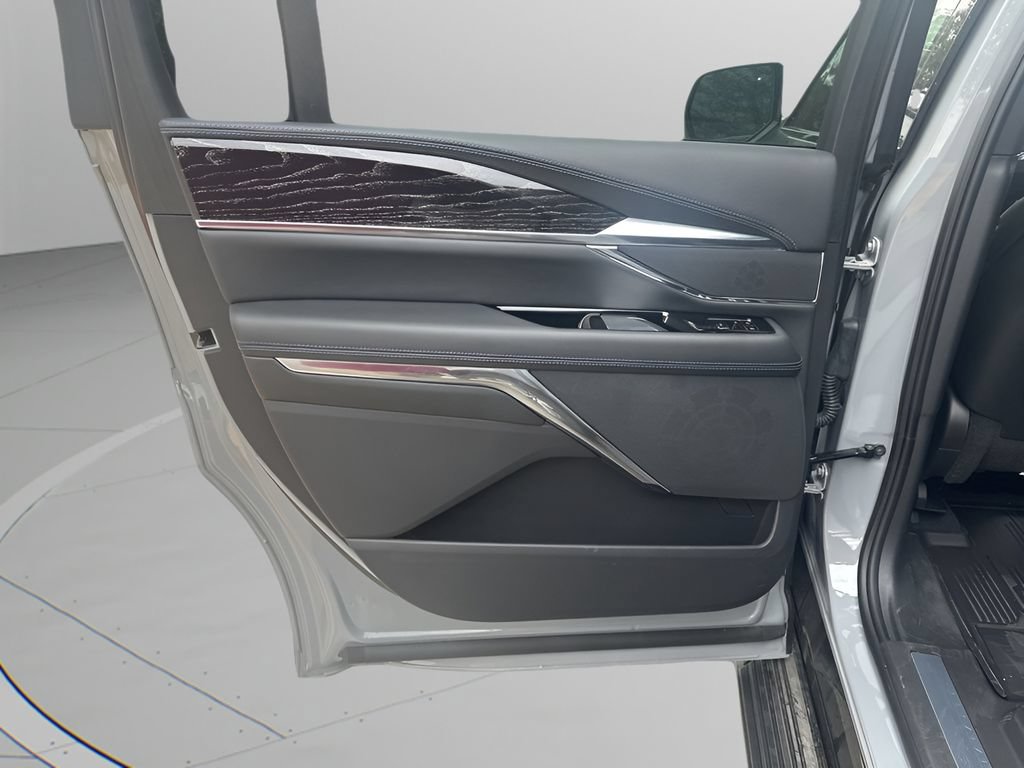 New 2026 Cadillac Escalade IQ Luxury 1 w/ LPO, Floor Liner Package AWD/4WD image 18