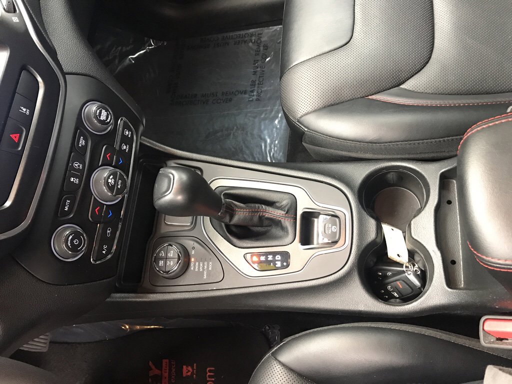 Used 2022 Jeep Cherokee Trailhawk w/ Premium Leather Package image 11