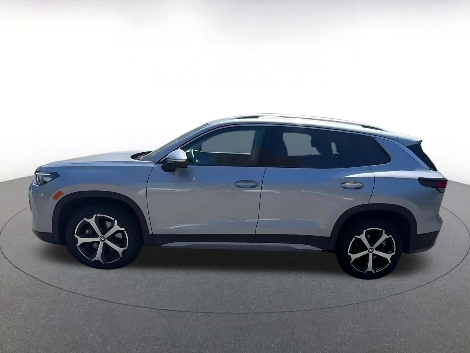 Used 2026 Volkswagen Tiguan SE AWD/4WD image 8
