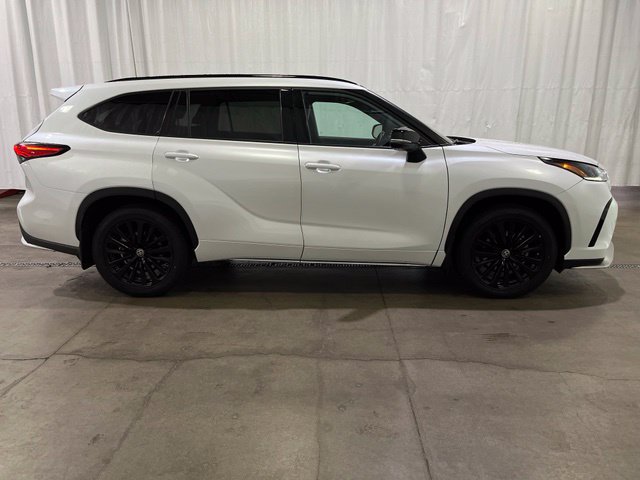 Used 2023 Toyota Highlander XSE AWD/4WD image 3