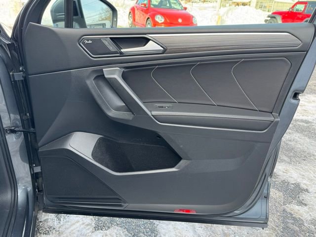 Certified 2022 Volkswagen Tiguan SEL R-Line image 28