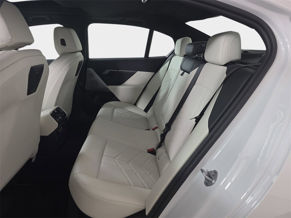 Used 2026 BMW 530i xDrive w/ Premium Package image 17