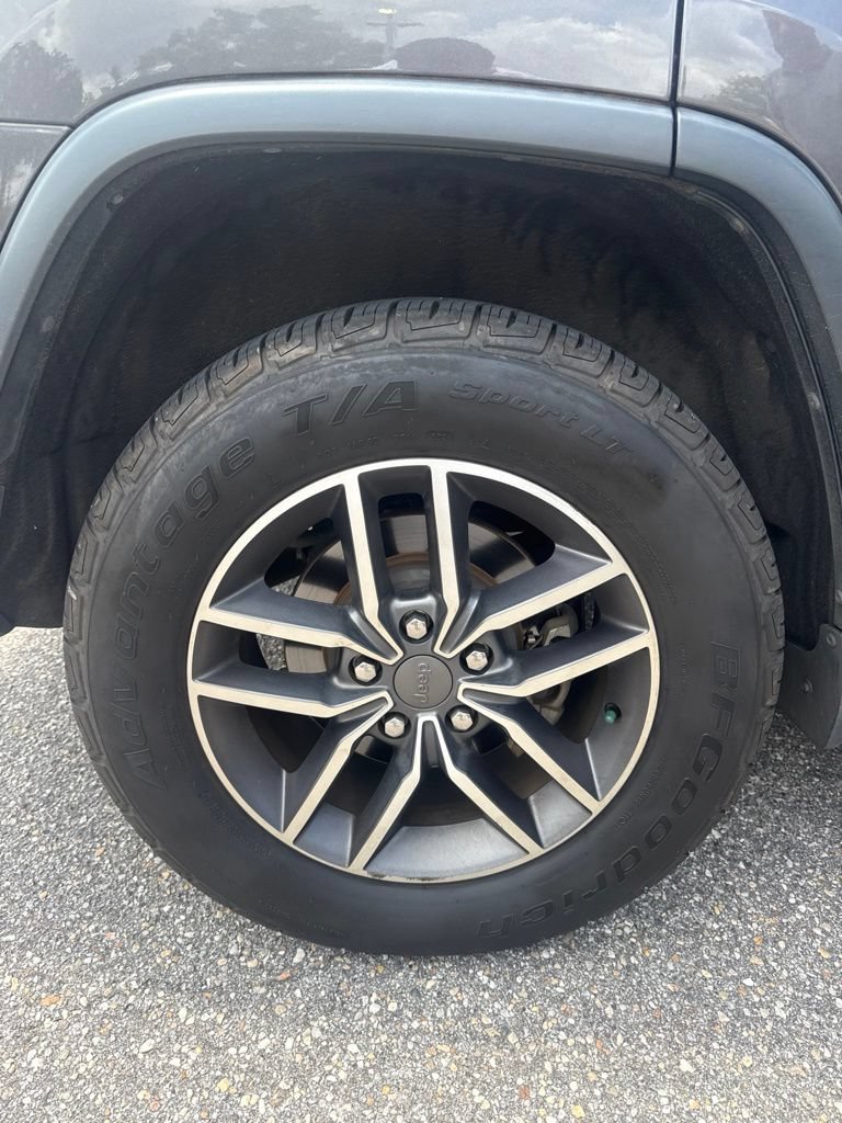 Used 2020 Jeep Grand Cherokee Laredo w/ Security & Convenience Group RWD image 11