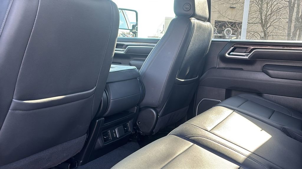 Used 2025 Chevrolet Silverado 3500 LTZ image 31