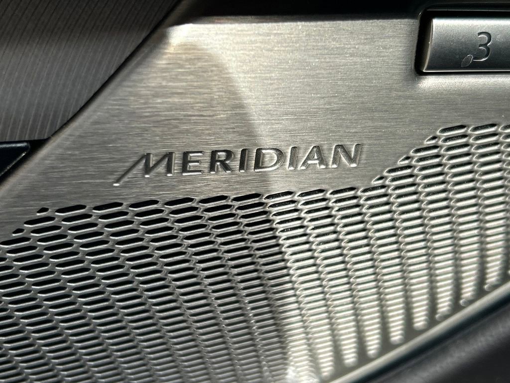 Used 2024 Jaguar F-PACE R-Dynamic S image 27