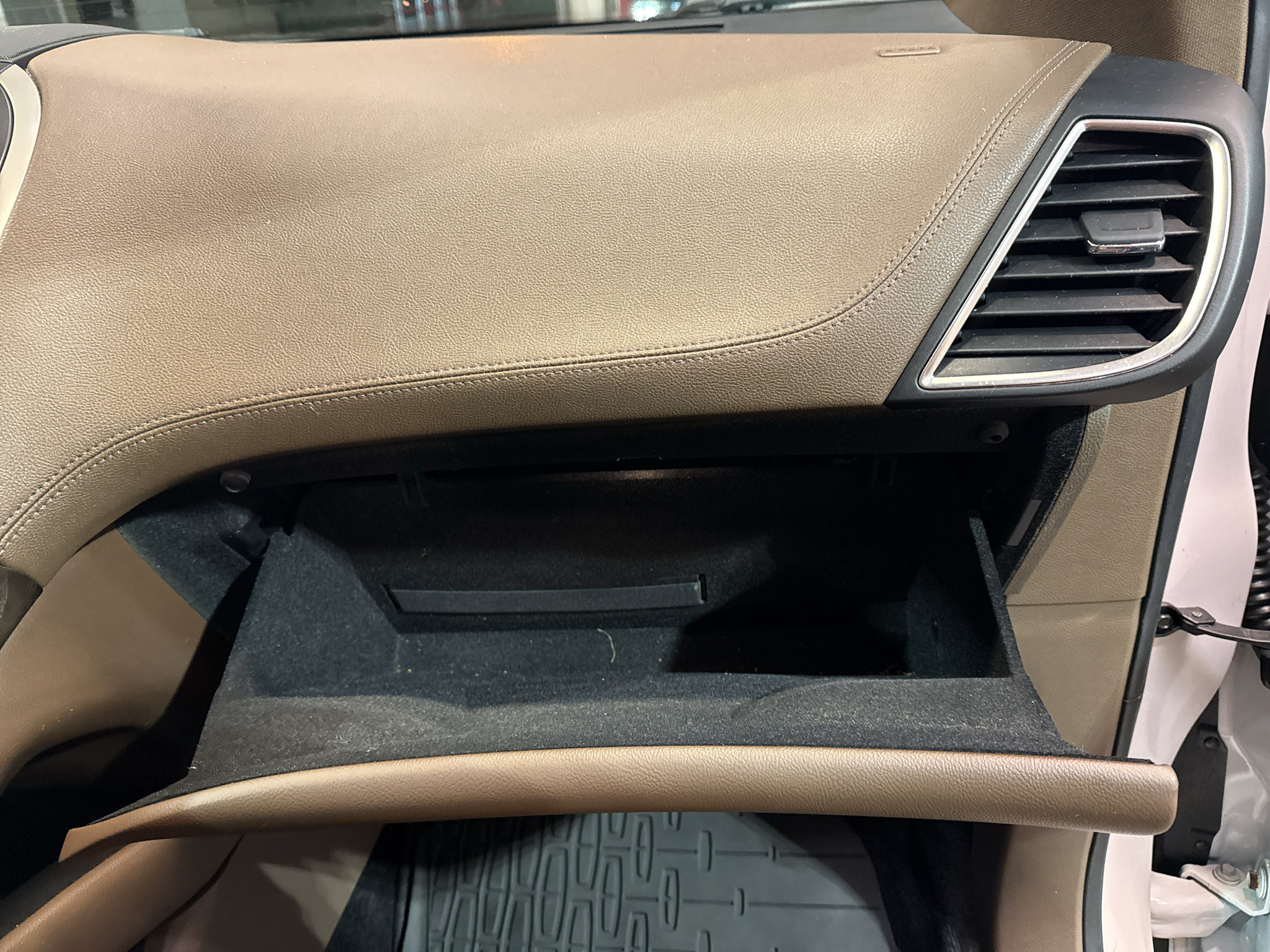 Used 2017 Lincoln MKX Reserve w/ Lincoln MKX Climate Package AWD/4WD image 26