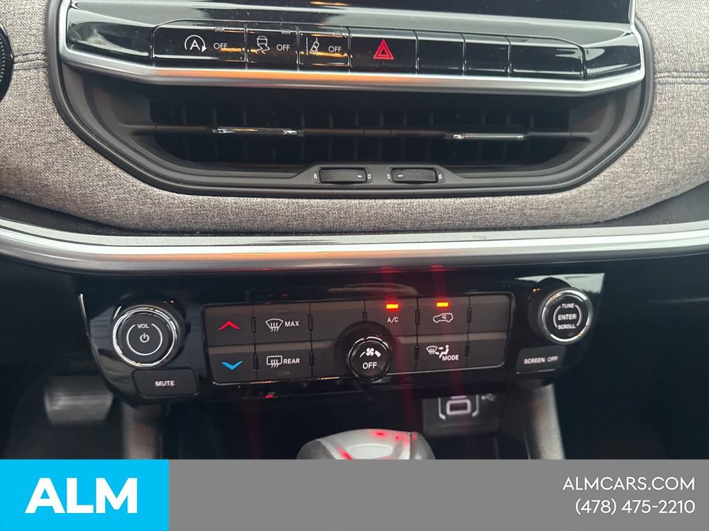 Used 2025 Jeep Compass Latitude AWD/4WD image 18