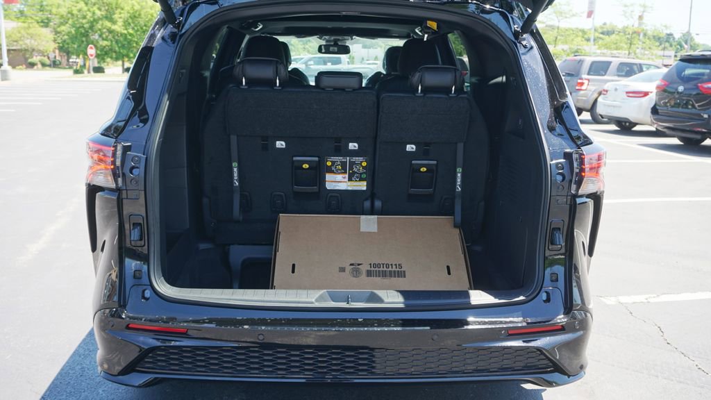 New 2026 Toyota Sienna XSE AWD/4WD image 6