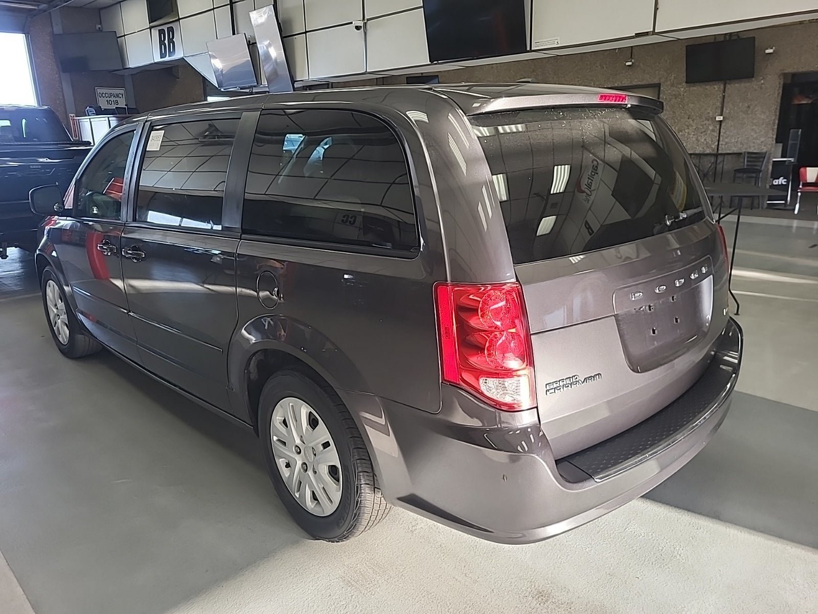 Used 2017 Dodge Grand Caravan SE w/ Power Window Group FWD image 7