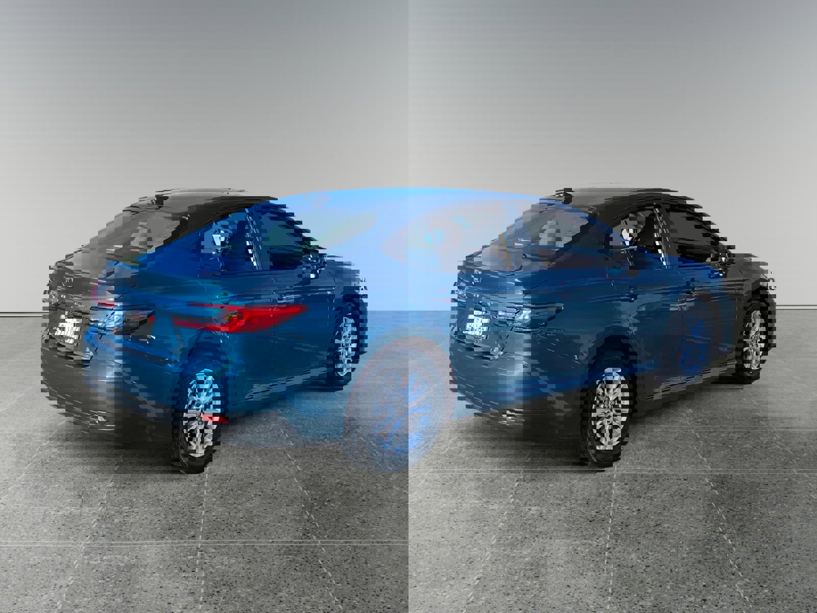 Used 2025 Toyota Camry LE w/ Convenience Package image 5