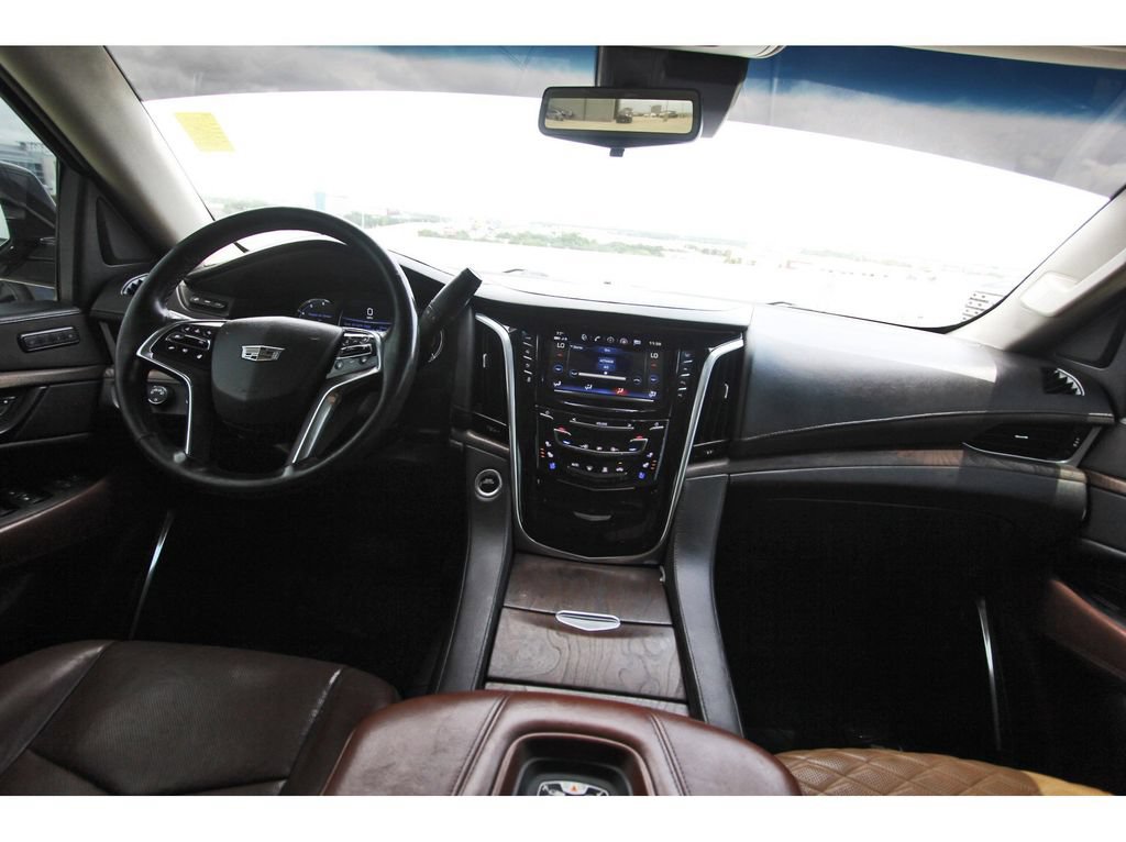 Used 2020 Cadillac Escalade ESV Luxury AWD/4WD image 9