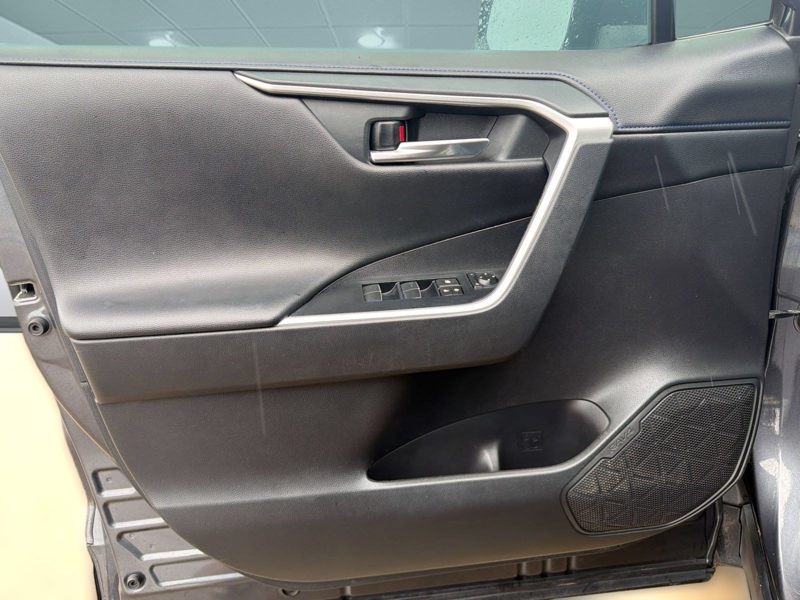 Used 2020 Toyota RAV4 XSE AWD/4WD image 12