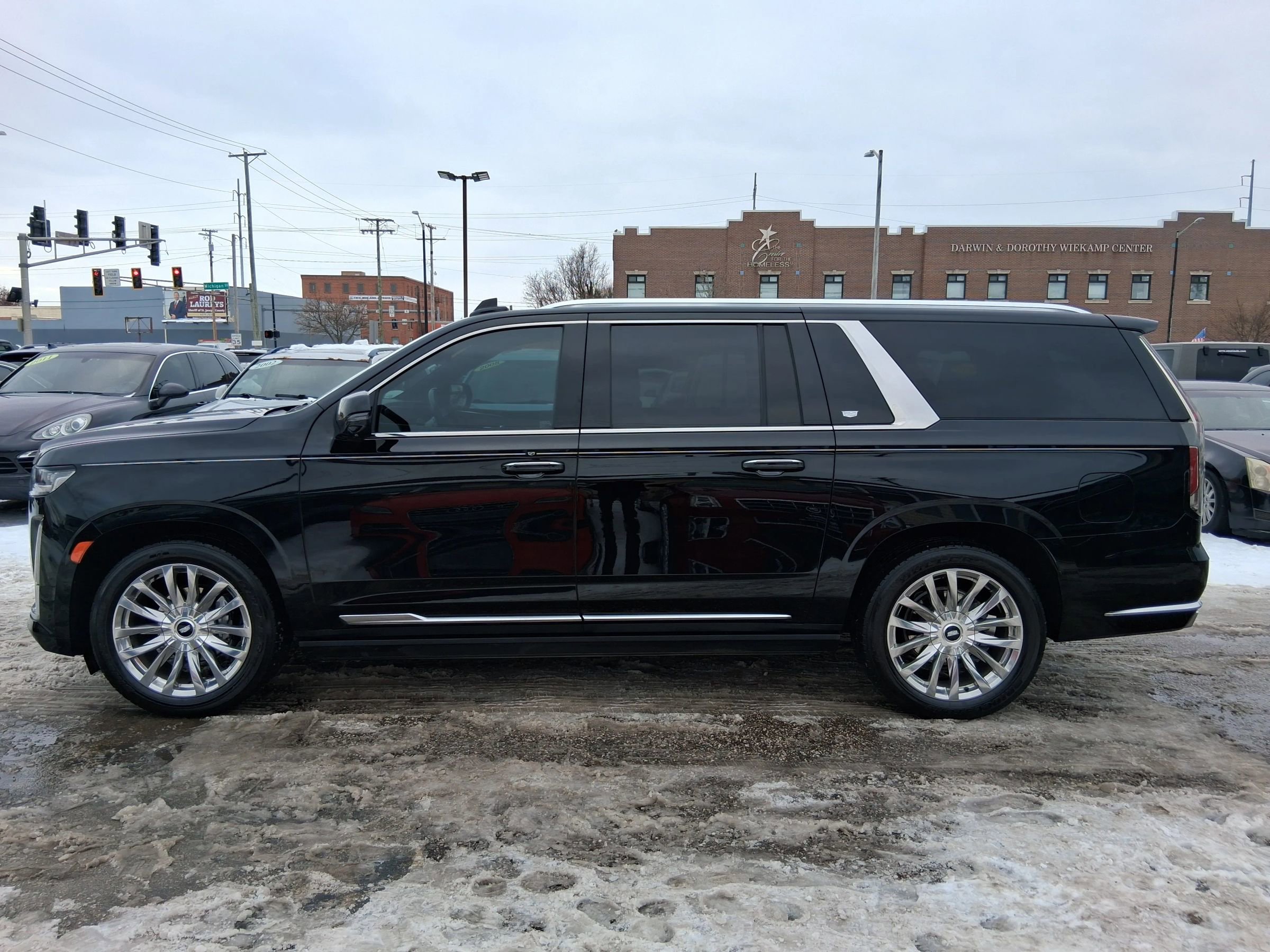 Used 2022 Cadillac Escalade ESV Premium Luxury w/ Performance Package image 5